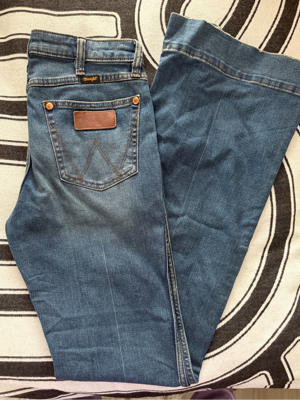 Wrangler Retro Flared Jeans 27x36